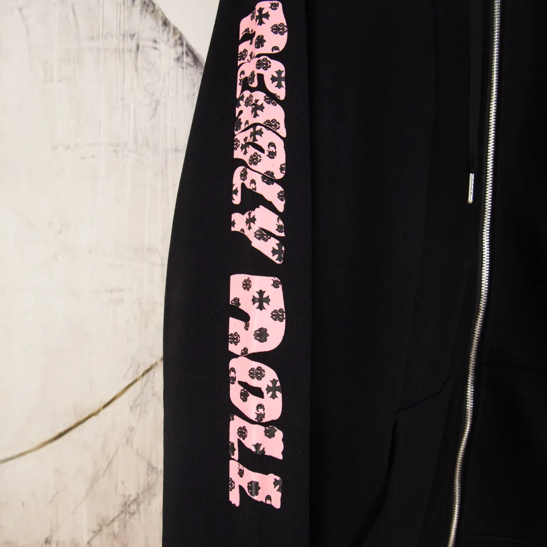 P330 zp version [exclusive supply] Chrome Hearts' latest Chrome Hearts Deadly Doll co-branded comic girl zipper long-sleeved hooded sweatshirt jacket. Heavy production. Scan the QR code to enter the official website in seconds. All customized original versions are the same. Many details. What you see is what you get. Look for the exclusive background. Zhengerbajing 500g pure cotton large terry fabric. All fabrics have been shrunk in advance. Quality first. What you see is what you get. The pattern will not change after one wash. Distinguish some disposable clothes in the market. Three standards Complete packaging, all original and customized, same style for men and women, versatile, more classic version, very unique color: black, size: S M L XL, number: MY10825